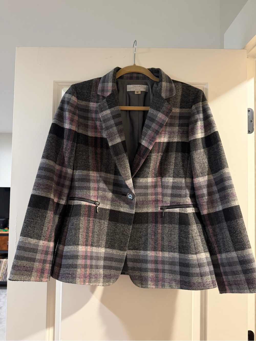 Tahari Arthur S Levine Petite Plaid Blazer in Gray & Pink Size 6P